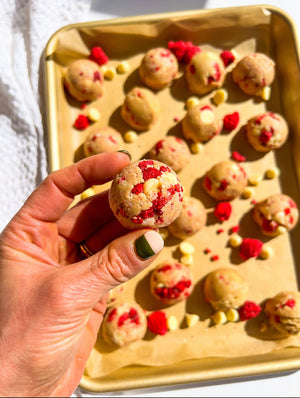 MACADAMIA WHITE CHOCOLATE RASPBERRY PROTEIN BITES